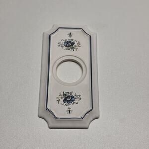 Quoizel Vintage Ceramic Porcelain Door Plate White Blue Trim Flowers Cottagecore